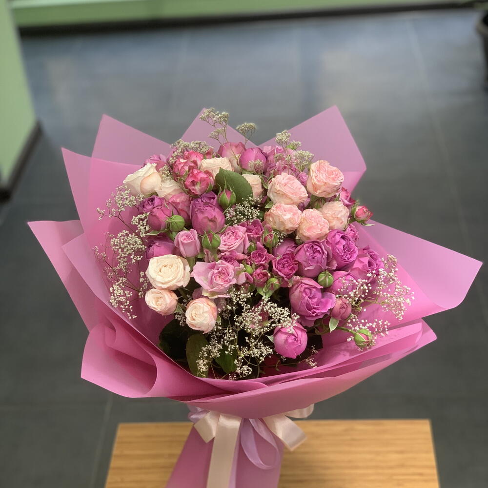 Fifteen spray roses