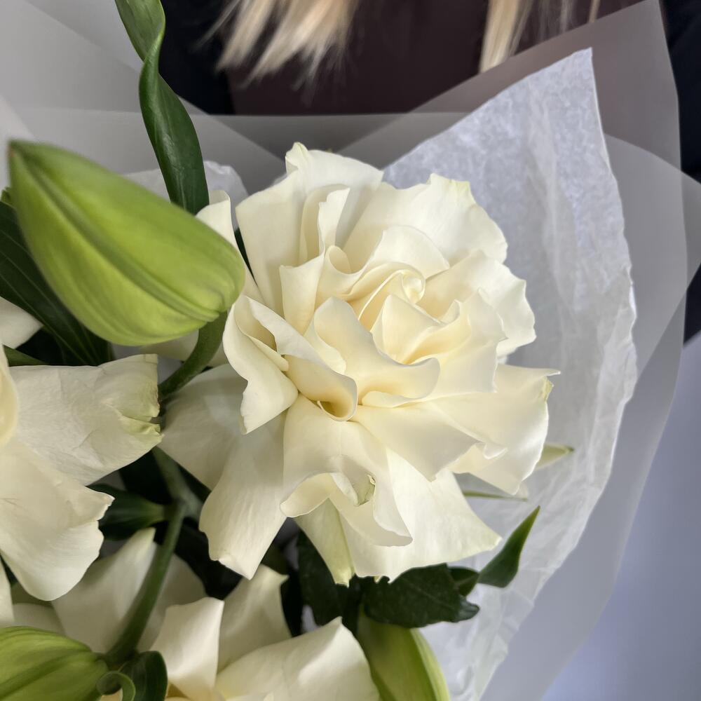 Aromatic Lily   French Rose Bouquet 🤍Нежный букет, сочетающий изысканную французскую розу и ароматную лилию