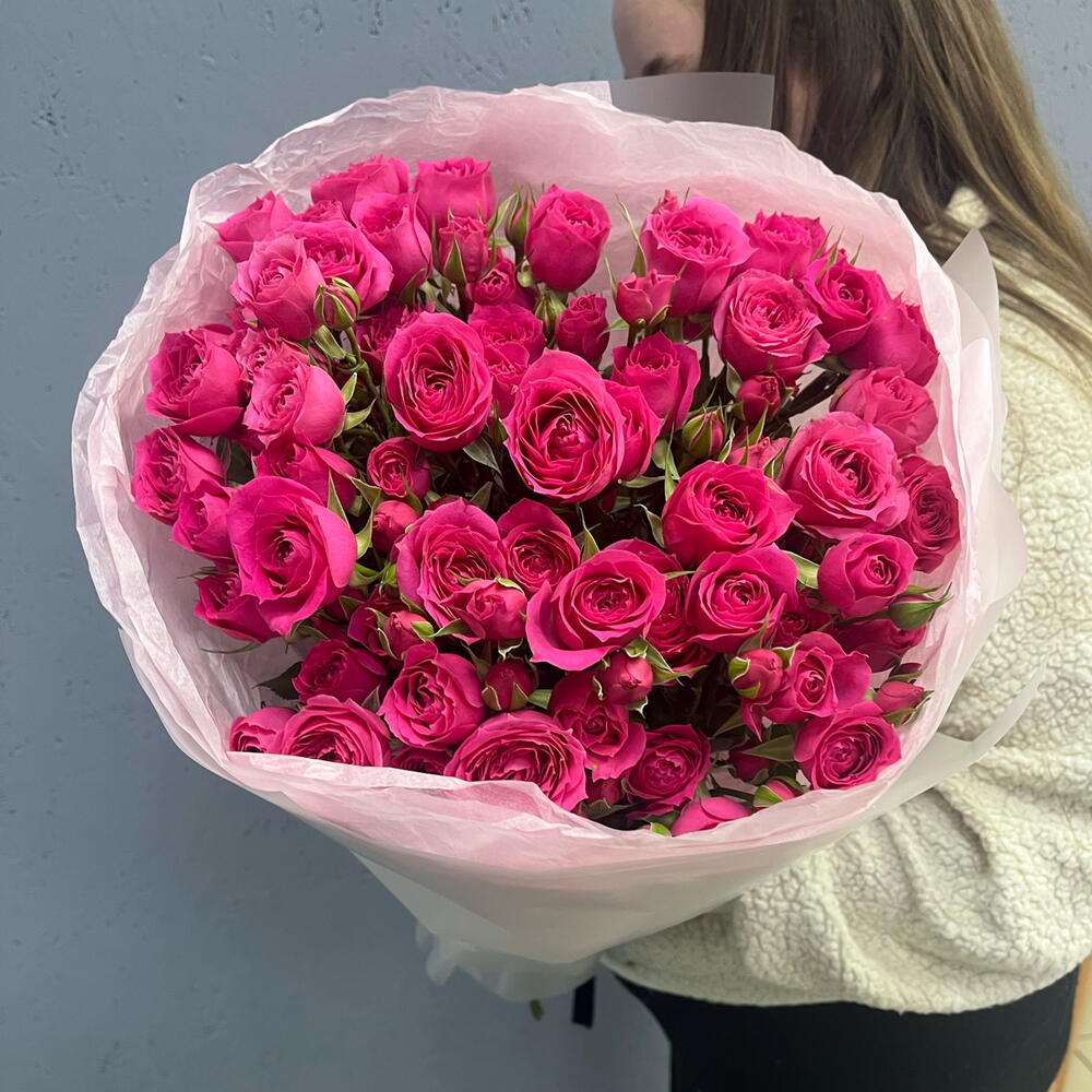 Букет малиновых кустовых роз (13 шт.)