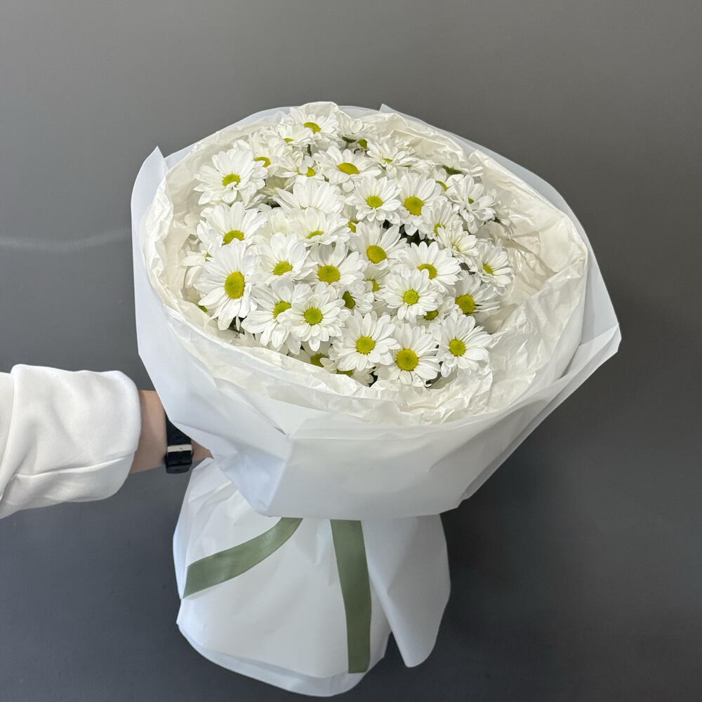 Букет  белых кустовых хризантем