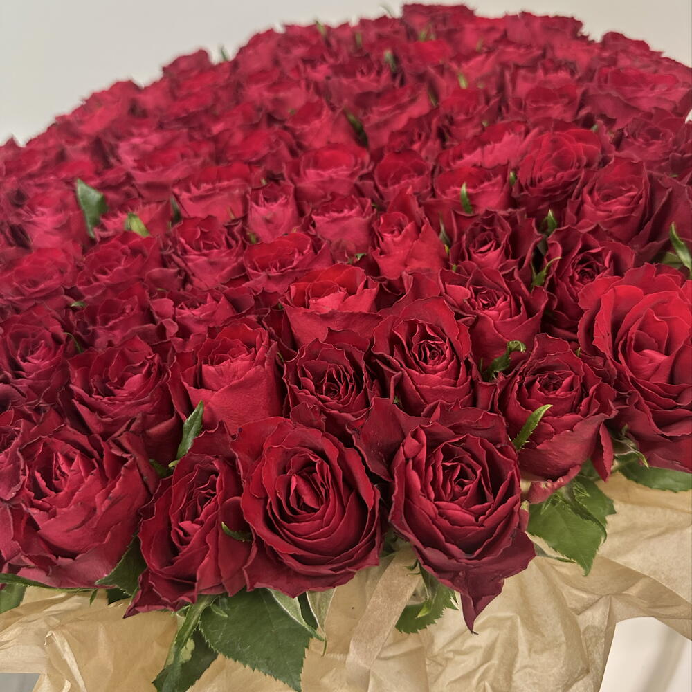 101 роза кения в коробке
