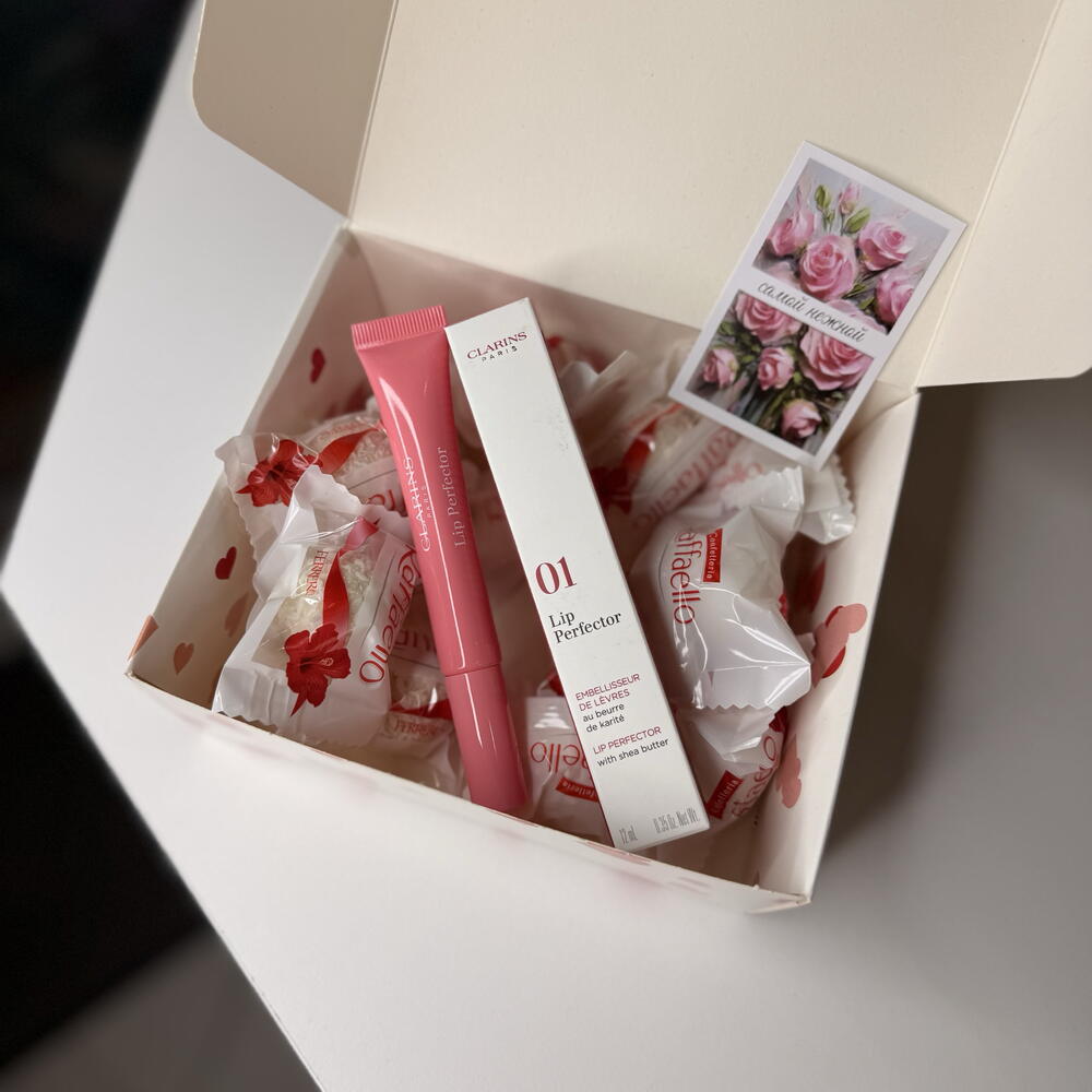 Бокс с Rafaello и блеском Clarins