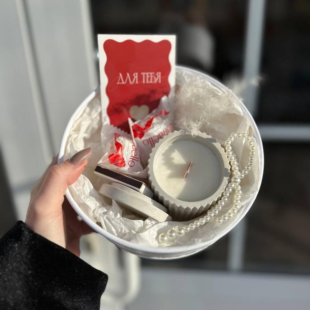 Подарочный бокс(свеча, спички, конфеты, открытка, сухоцветы)
