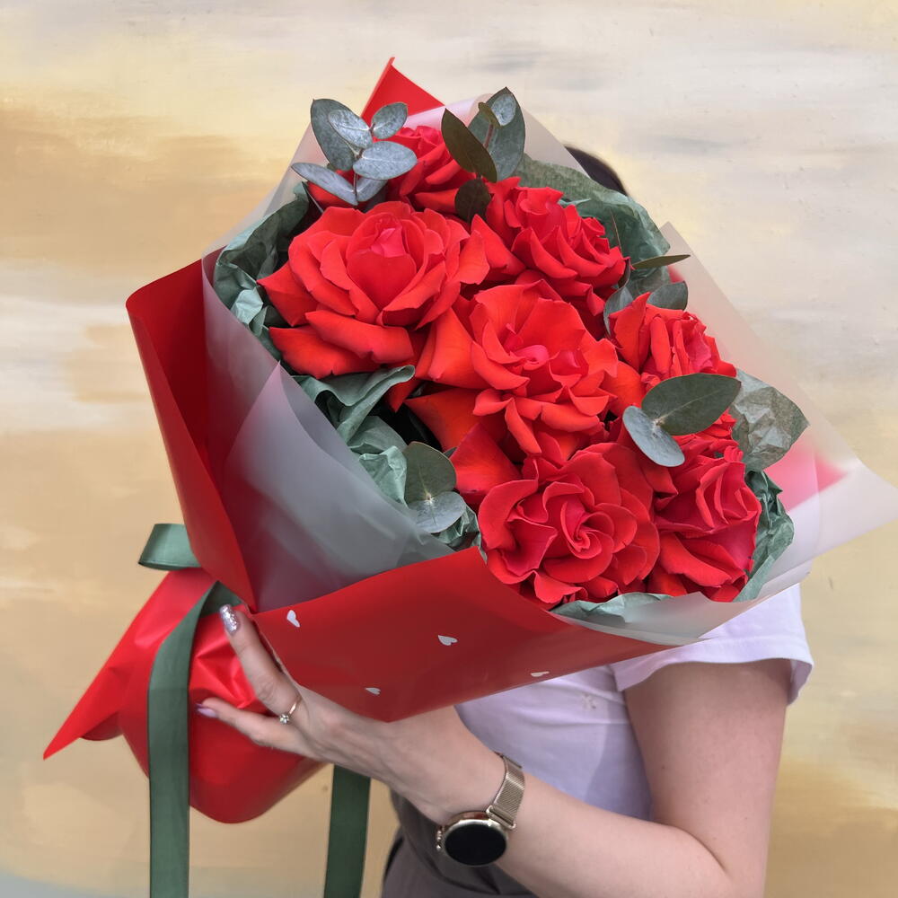 Букет с алой розой