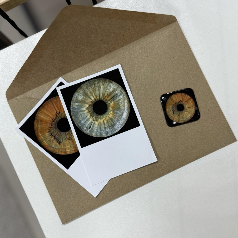 Парная фотосессия радужек глаз на два мини-снимка Polaroid