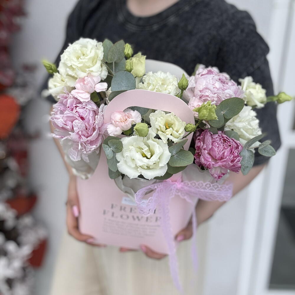 🤍Крутой букет в сумочке с пионами и эустомой Bloom Room