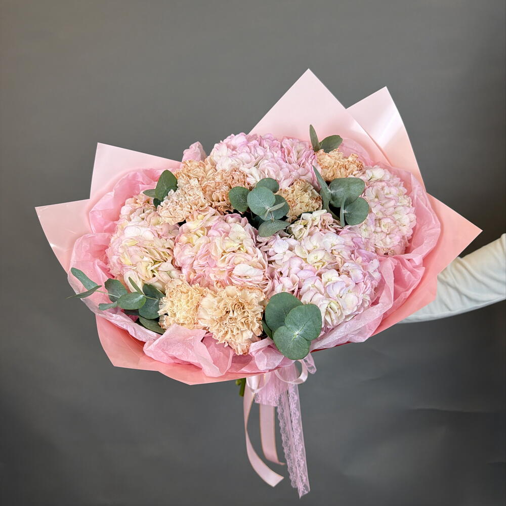 Букет с гортензией, красивыми диантусами и эвкалиптом 🌸🤍🌸