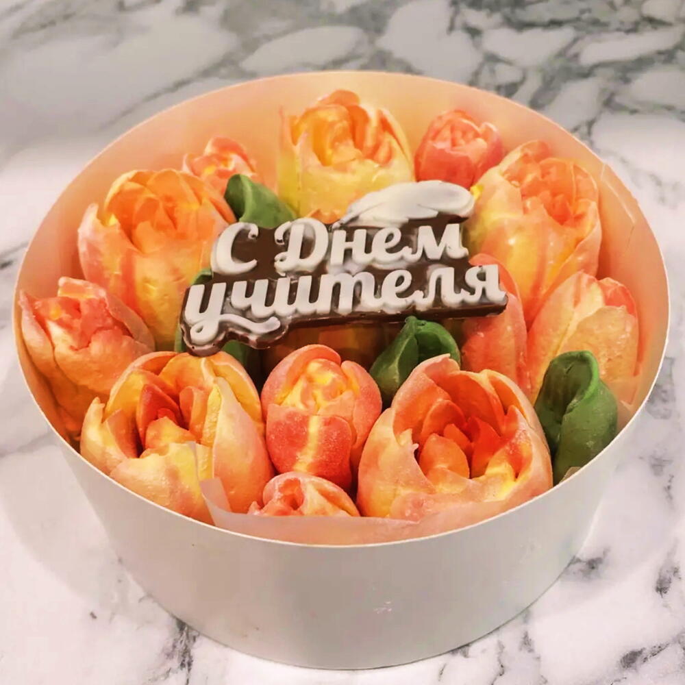 Яркий букет «С днём учителя» из зефирных тюльпанов! Диаметр коробки 16 см! Учителю, педагогу, наставнику