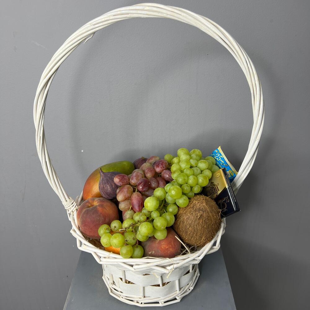 ✅Basket of exotic fruits