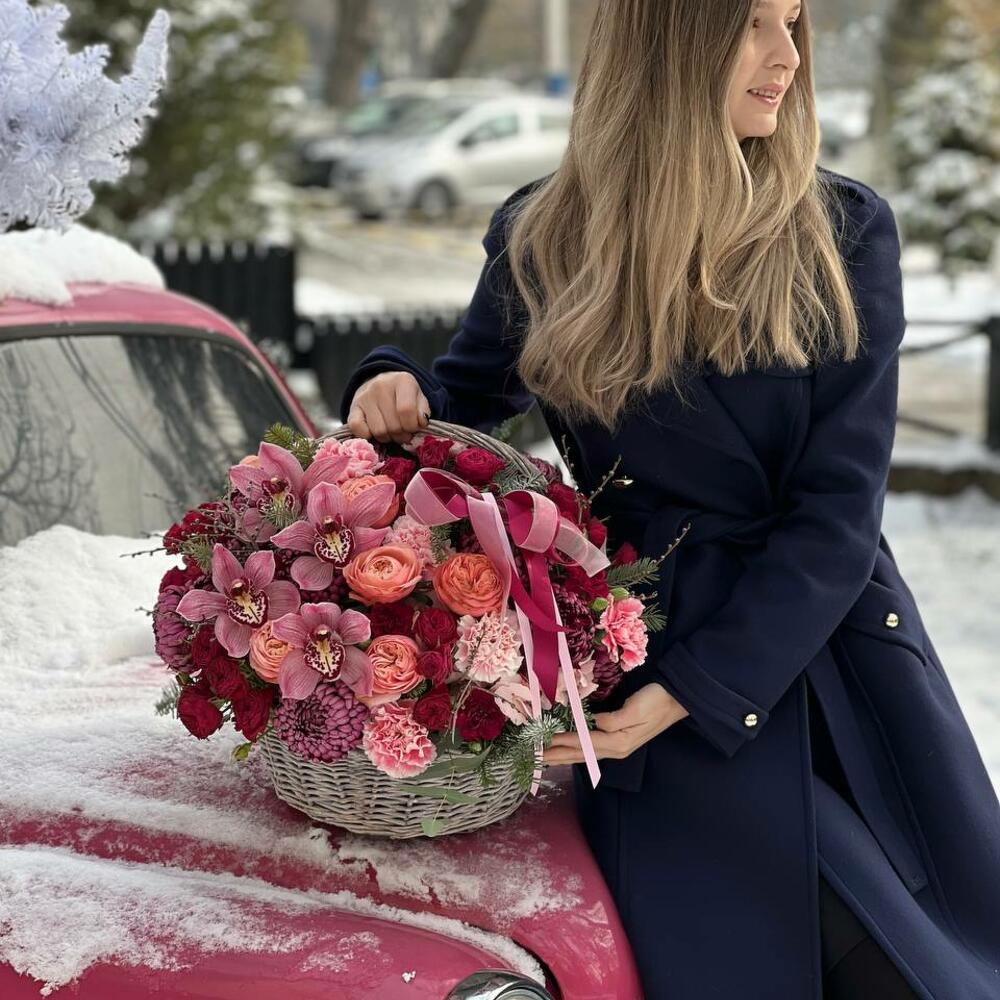 Red basket! больше живых Цветов и меньше обертки :), Цветы Ташкент,  Ташкентская, Узбекистан, купить по цене 21655 руб, Цветы в корзине в  Uzbekistan Flowers с доставкой | Flowwow