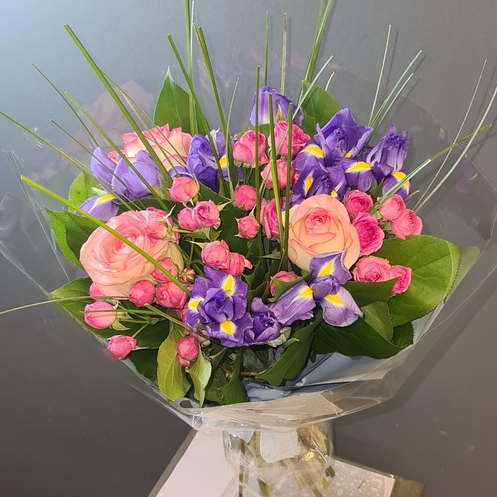 Букет с ирисами Zaraflower42