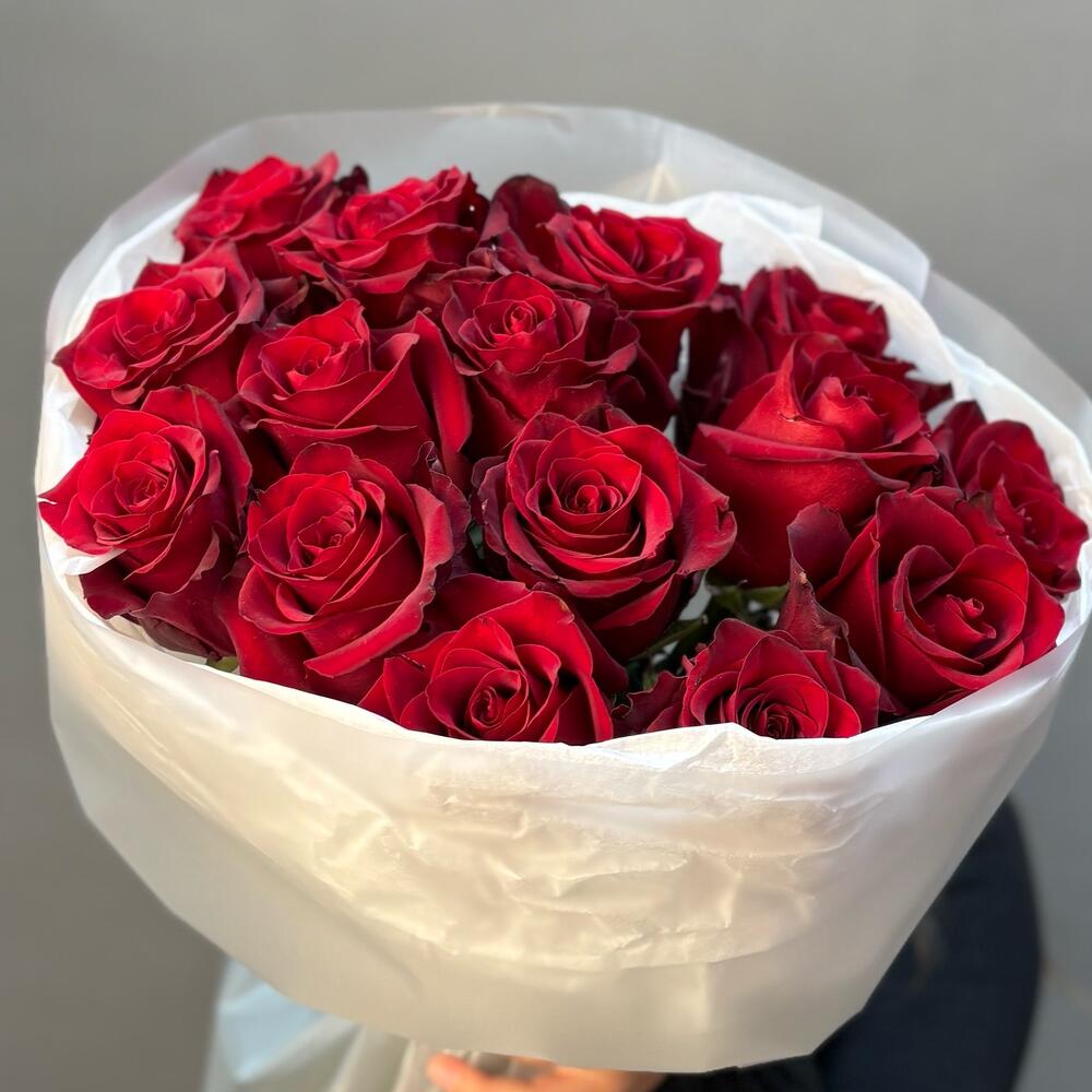 Моно из алых роз