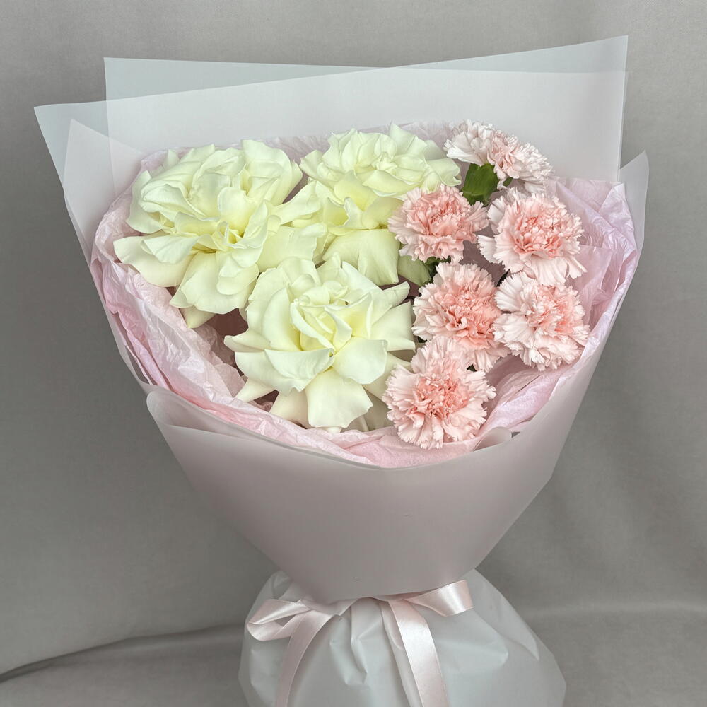 Букет «Парижское утро» французские розы, диантусы🌸
