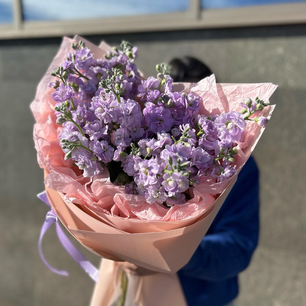 Букет лавандовой маттиолы 💜 удивите ее облаком красок в этот весенний день 🌿☁️