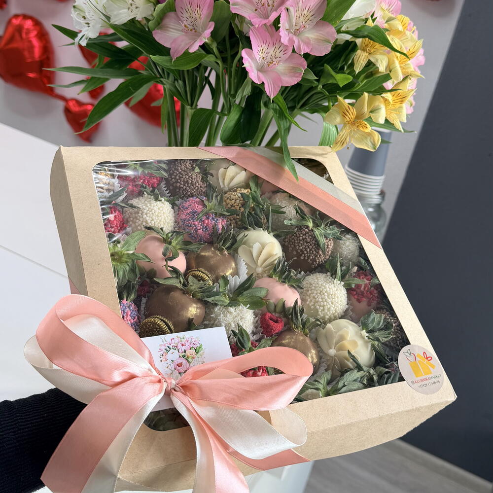 Клубника в шоколаде с декором 36 шт