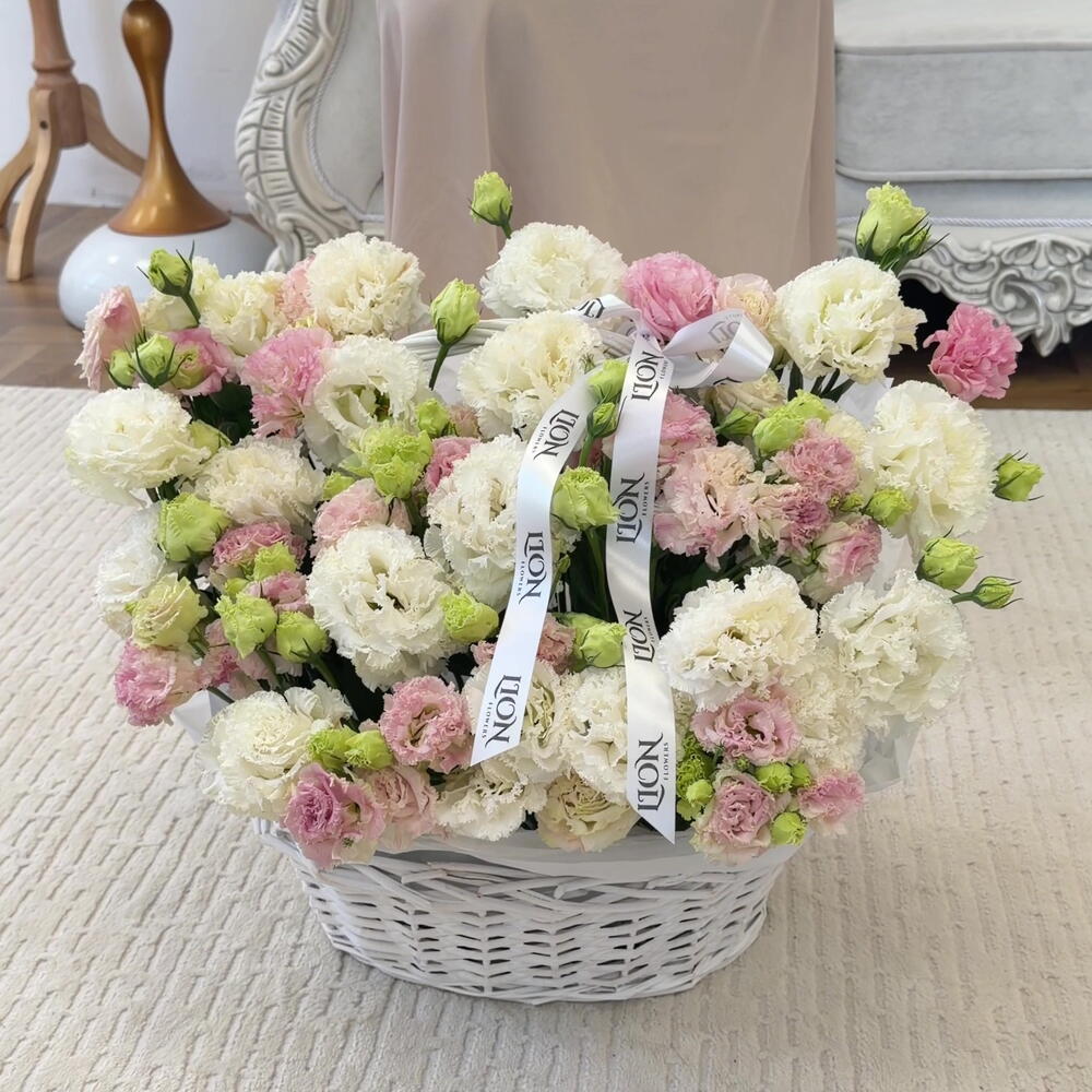 Lisianthus in a basket, size L