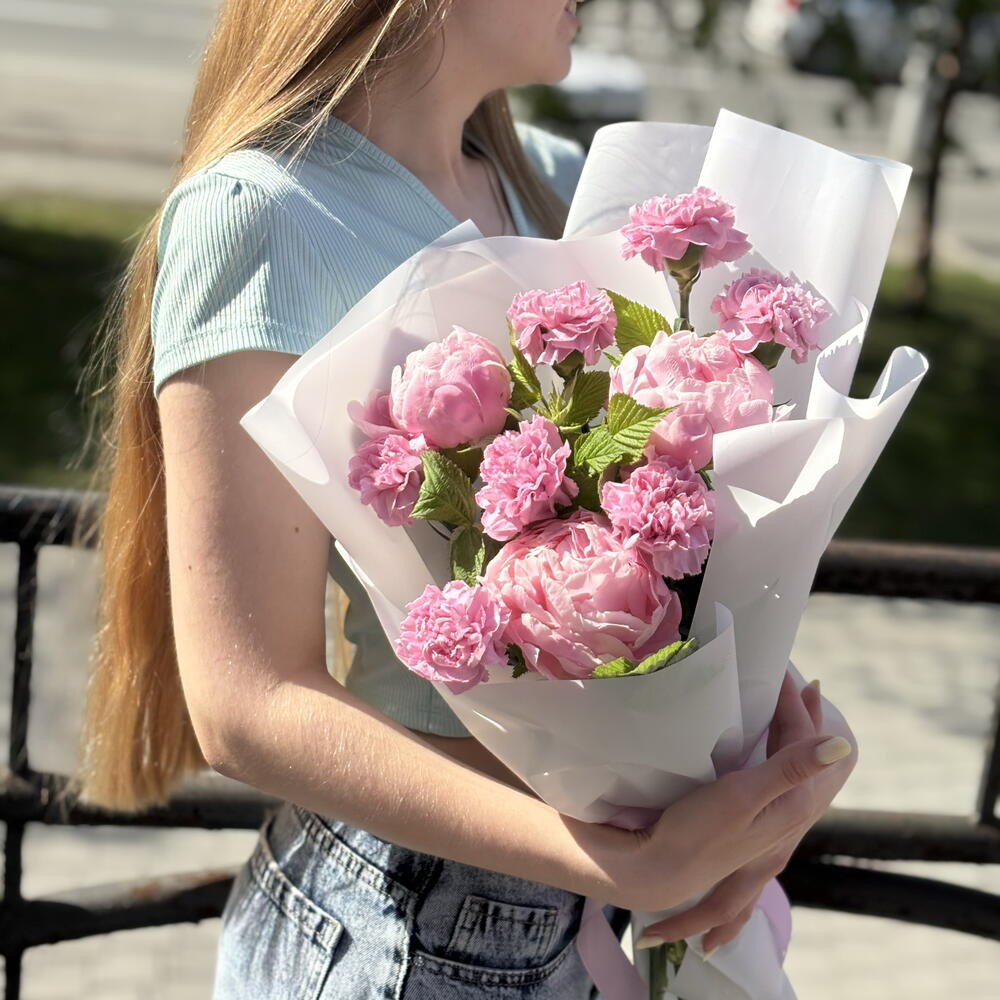 Букет из пионов и диантусов Розовое настроение