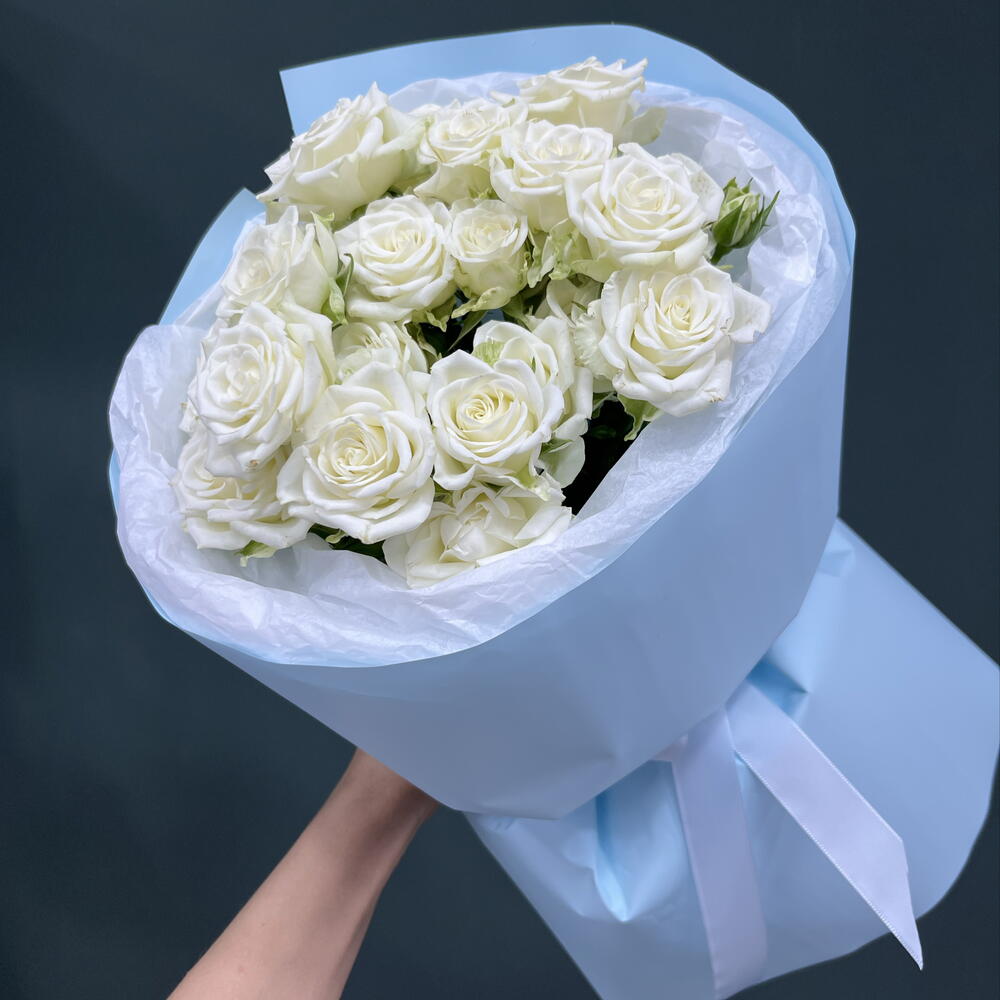 Белые кустовые розы