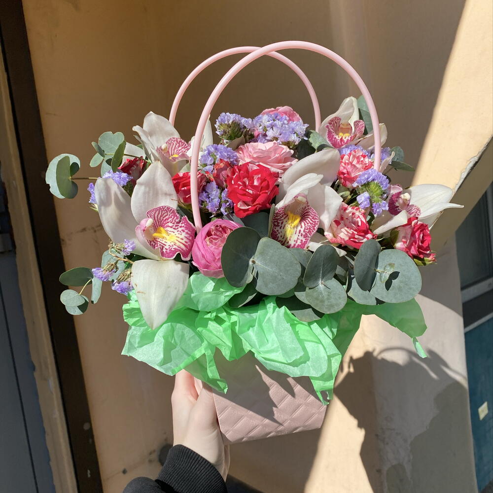 Сумочка микс 🦄 «кислинка» в составе орхидеи, кустовая роза, статица, эвкалипт CINEREA