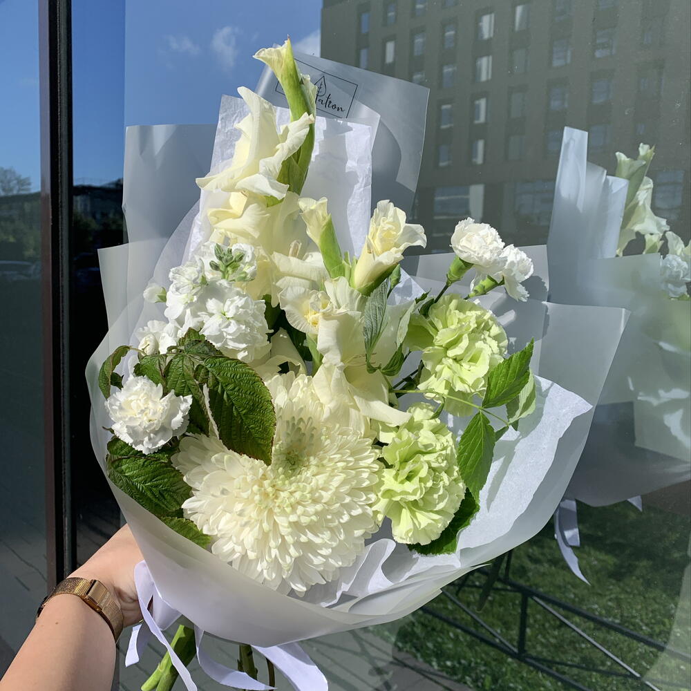 Букет комплимент с хризантемой и гладиолусами