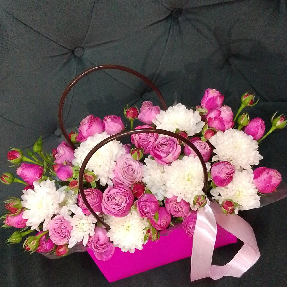 Композиция в сумочке с пионовидными розами 🌹