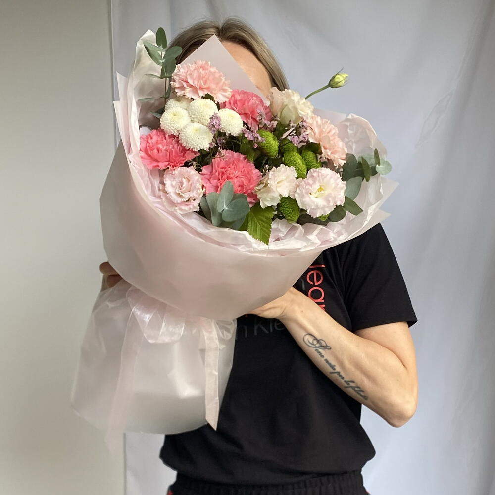 Букет с эустомами и диантусами💞