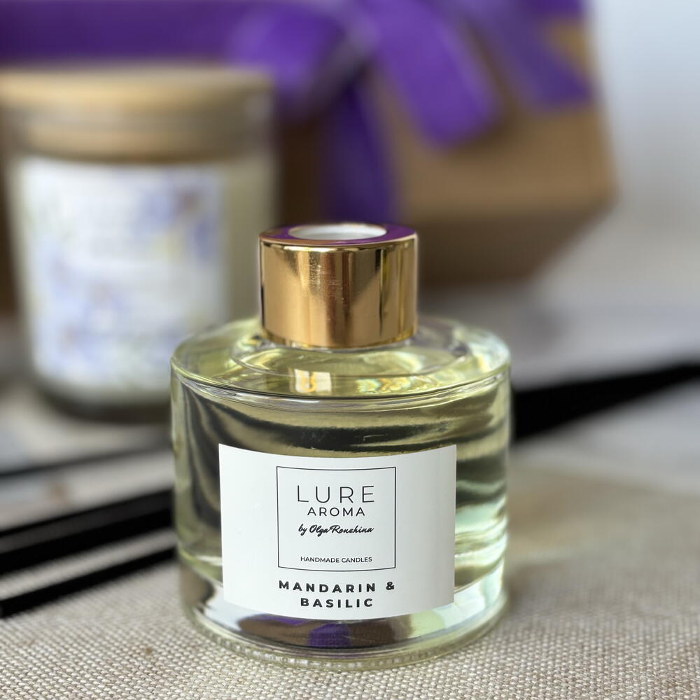 Подарочный набор Свеча ароматическая Blossom 250 мл, Интерьерный спрей Bergamot 100 мл, Диффузор Mandarin basilic 100 мл