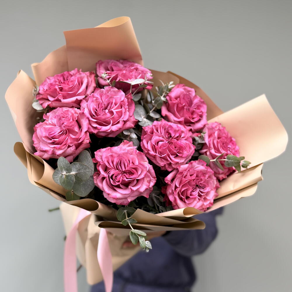 Монобукет «Secret of Love 🌹» из пионовидных роз сорта Кантри Блю и эвкалипта 🌸