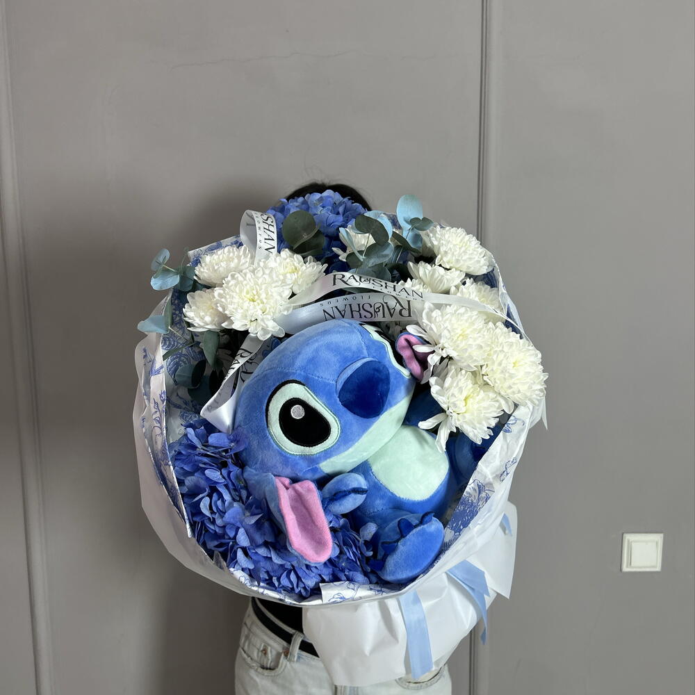Көк түсті букет ойыншықпен💙