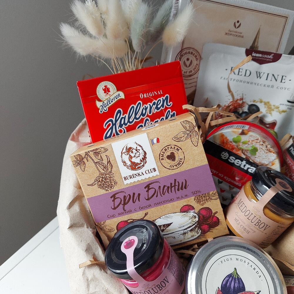 Большая сизо-красная продуктовая подарочная корзина, Цветы и подарки в ...