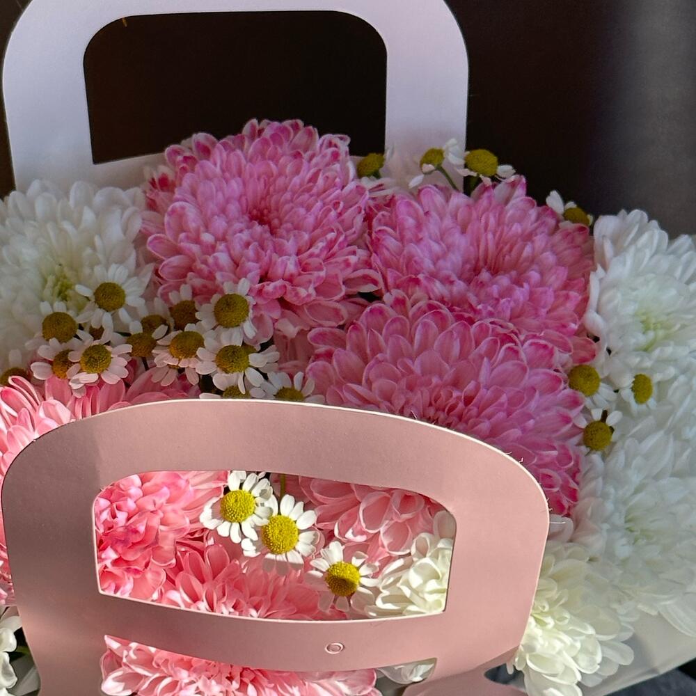 Стильная композиция в сумочке с ромашками🌸