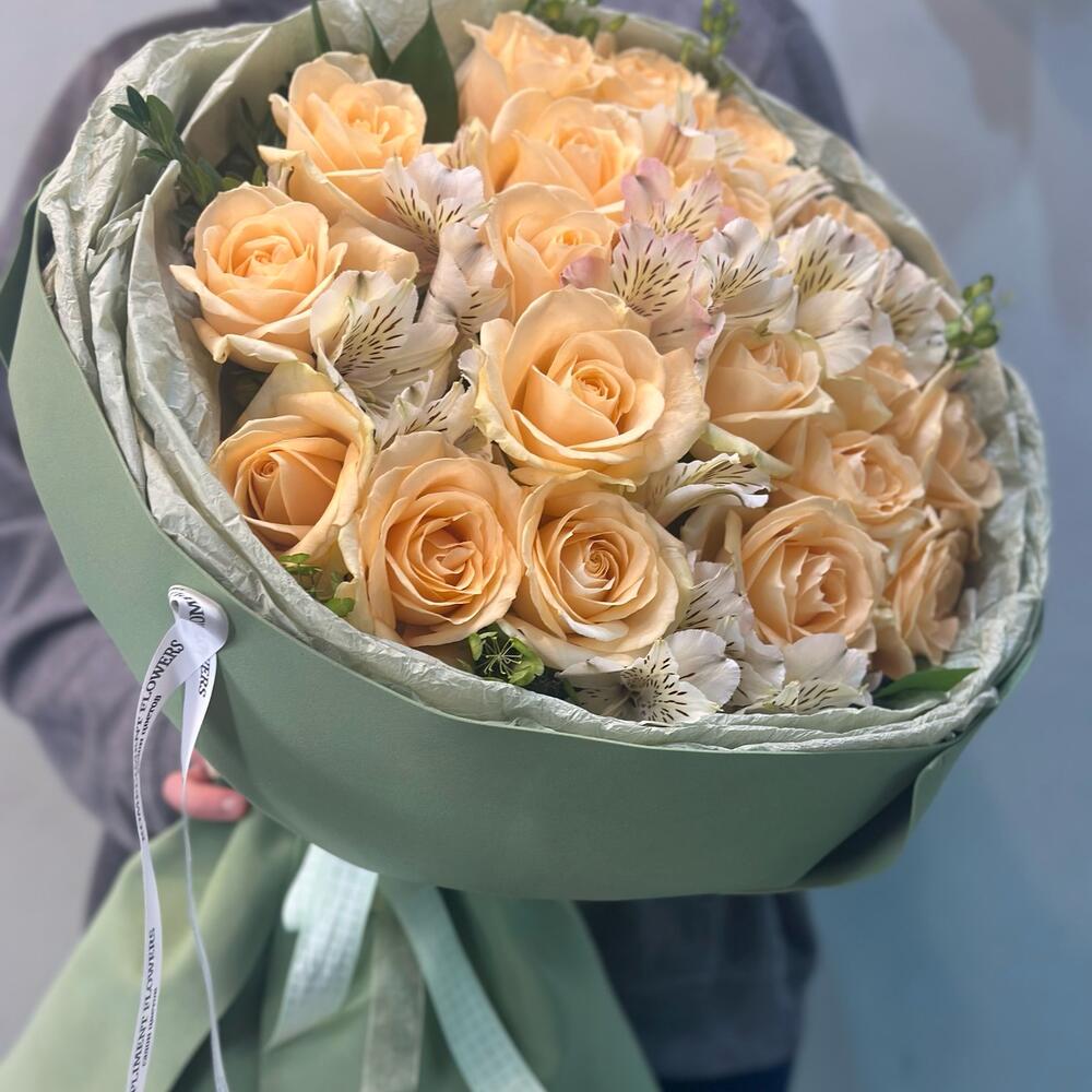 Роза и альстромерия