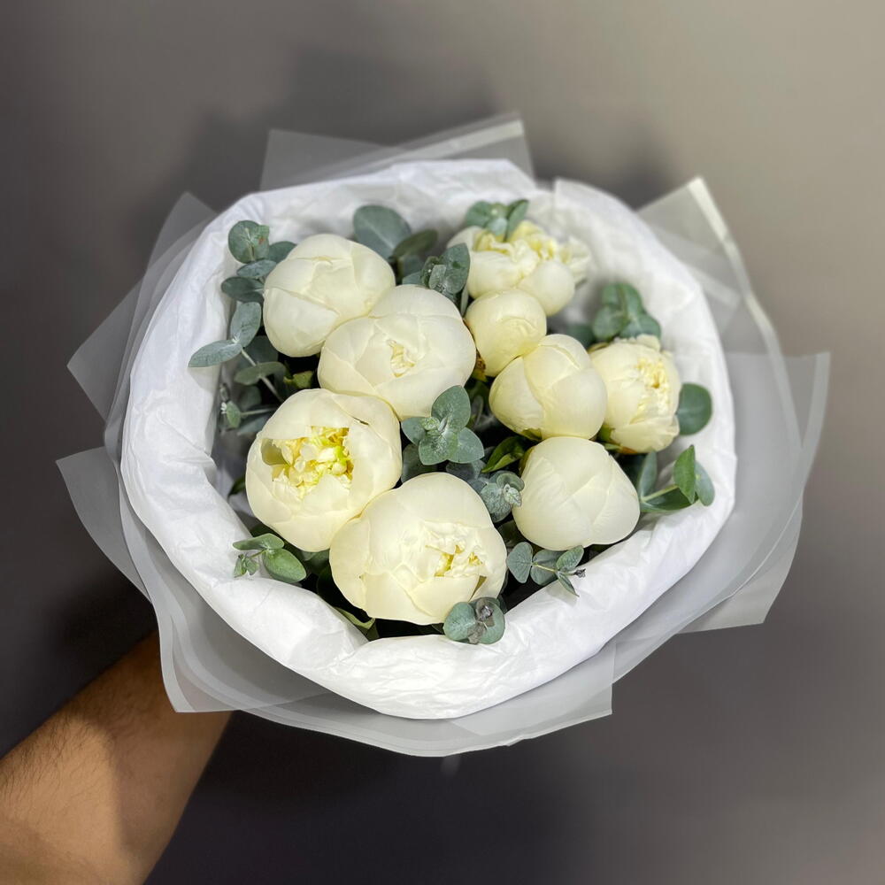 Комбо фруктовая корзина и пионы
