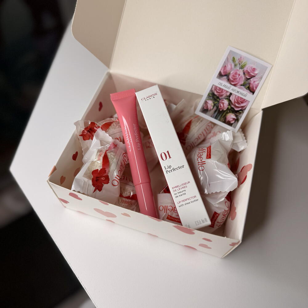 Бокс с Rafaello и блеском Clarins