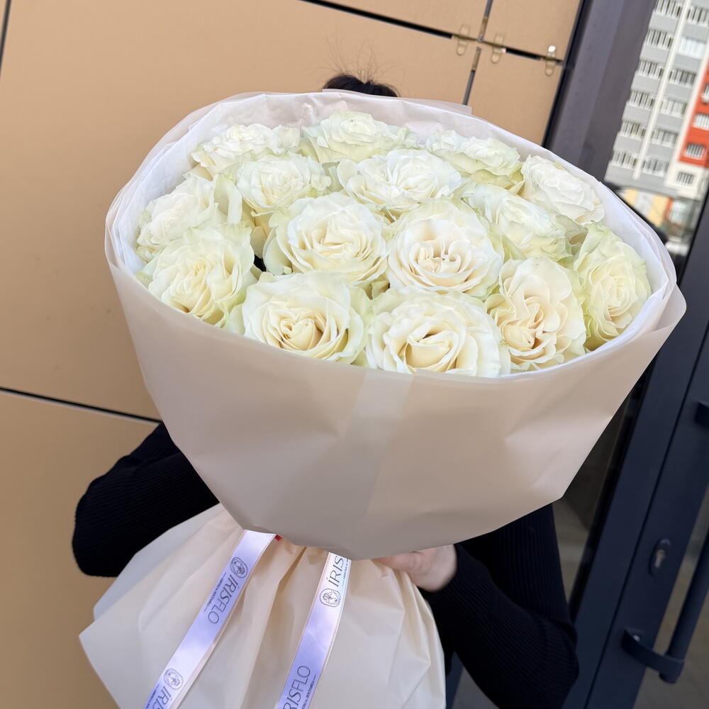 Букет белых роз 15штук