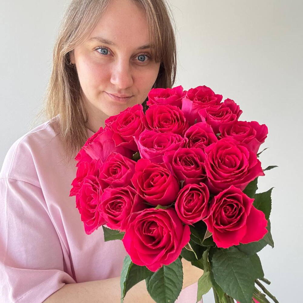21 импортная роза 50 см малинового цвета
