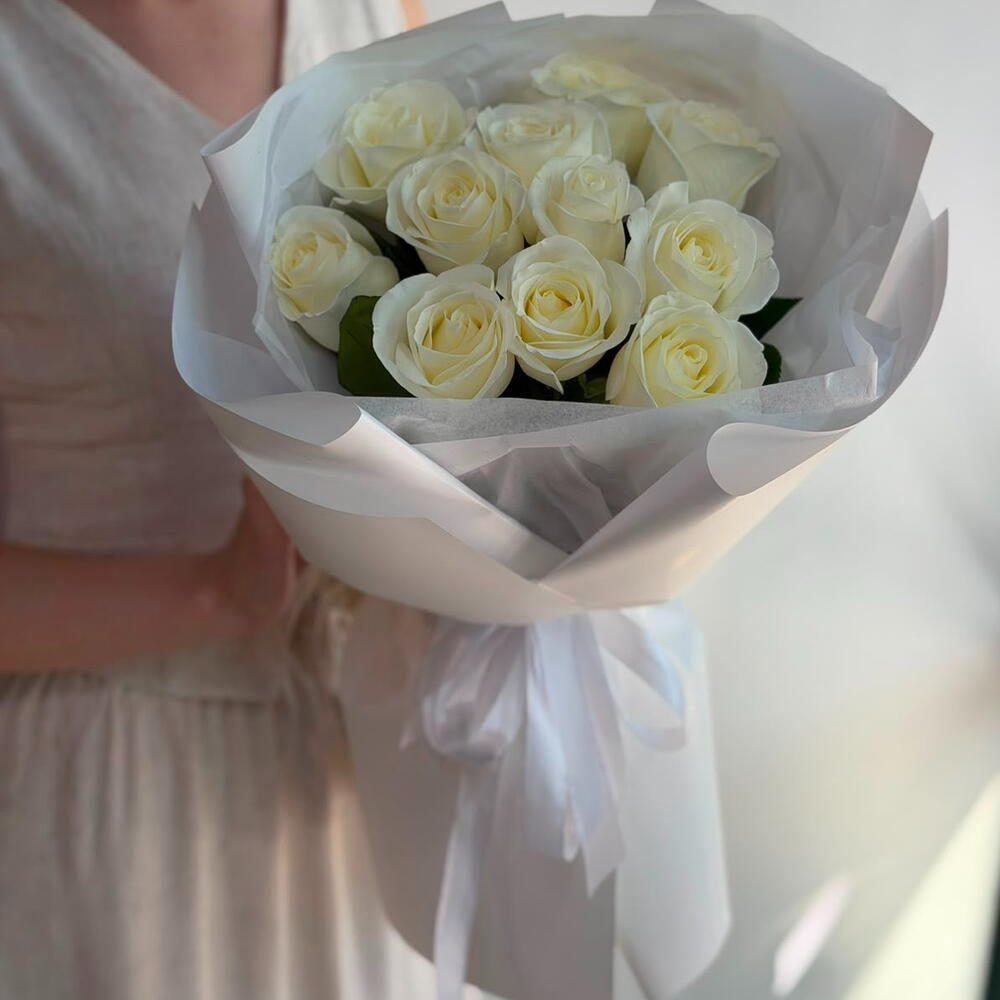 Bouquet of 11 white roses 50 cm