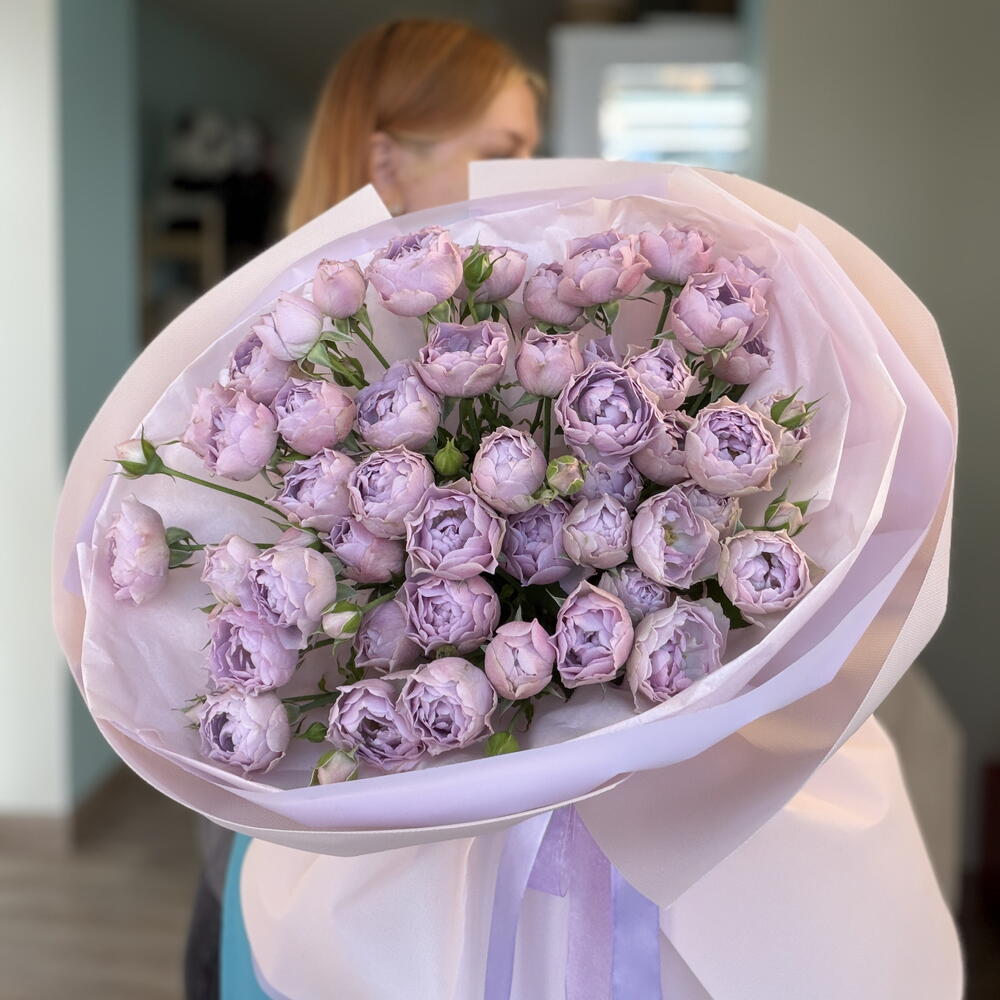 Букет кустовых пионовидных роз 💜