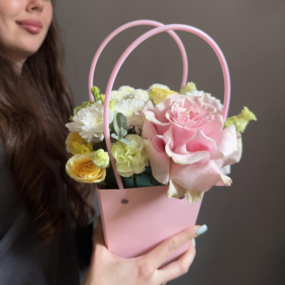 Цветы в коробке сумочке