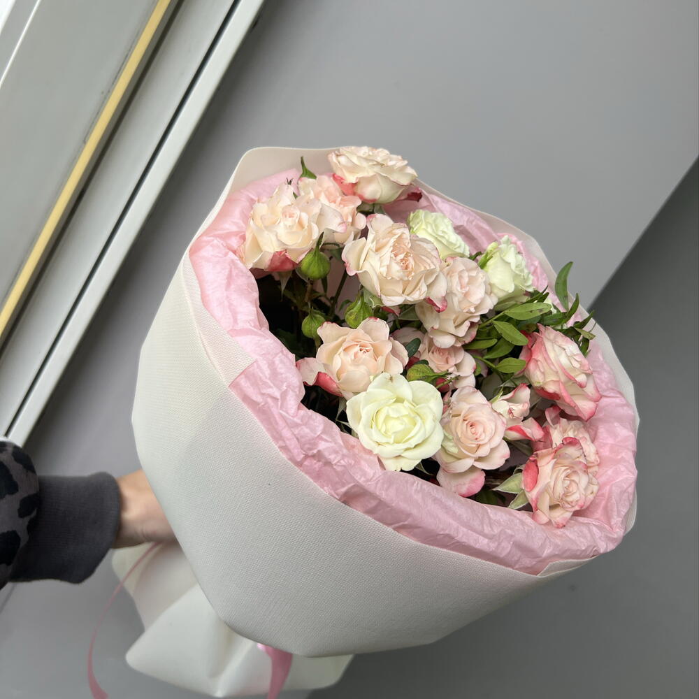 Букет из кустовых роз