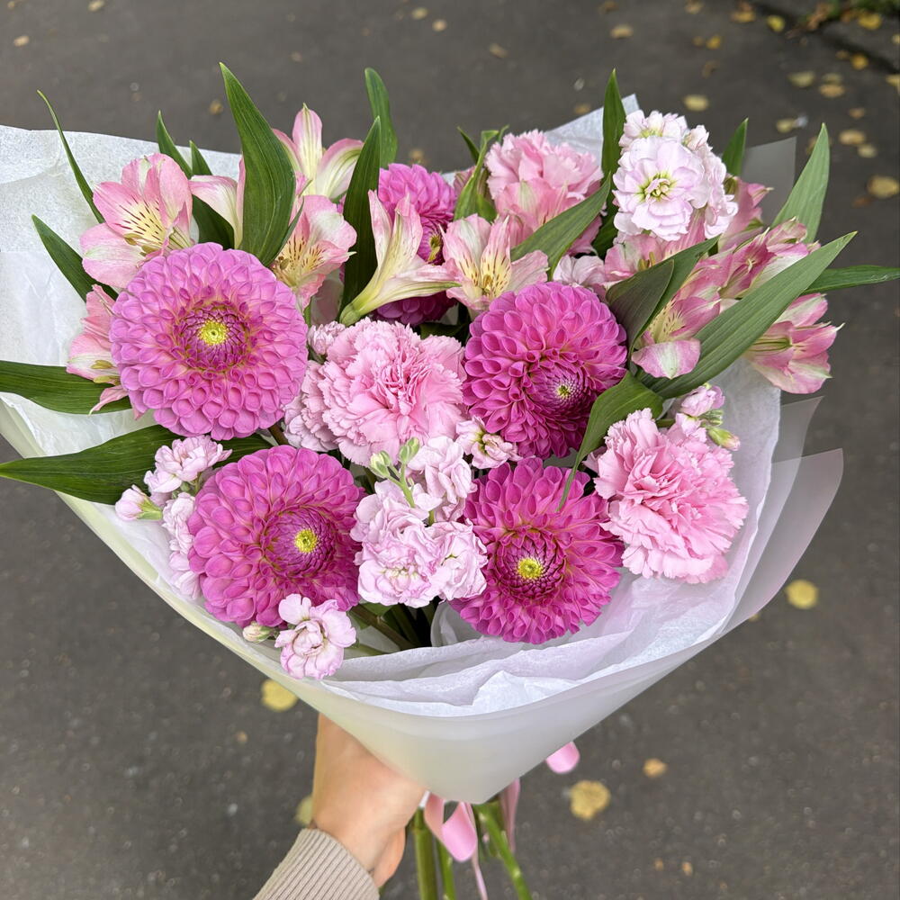 Букет с георгинами