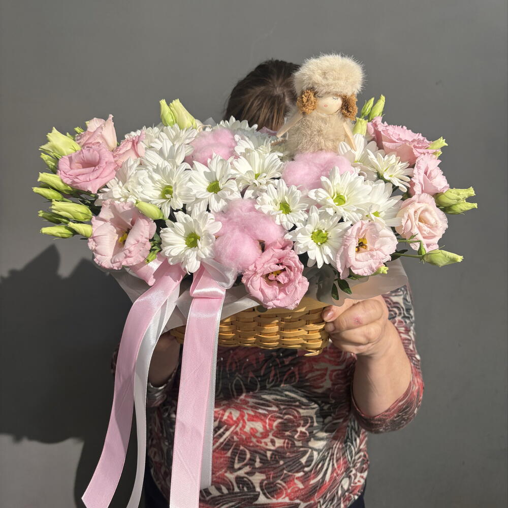 Корзина «девочка в ромашках»