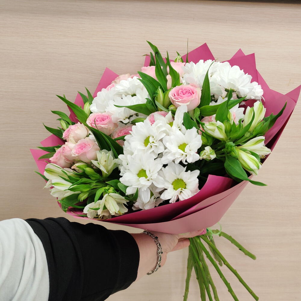 Букет роз и альстромерий 💗💕