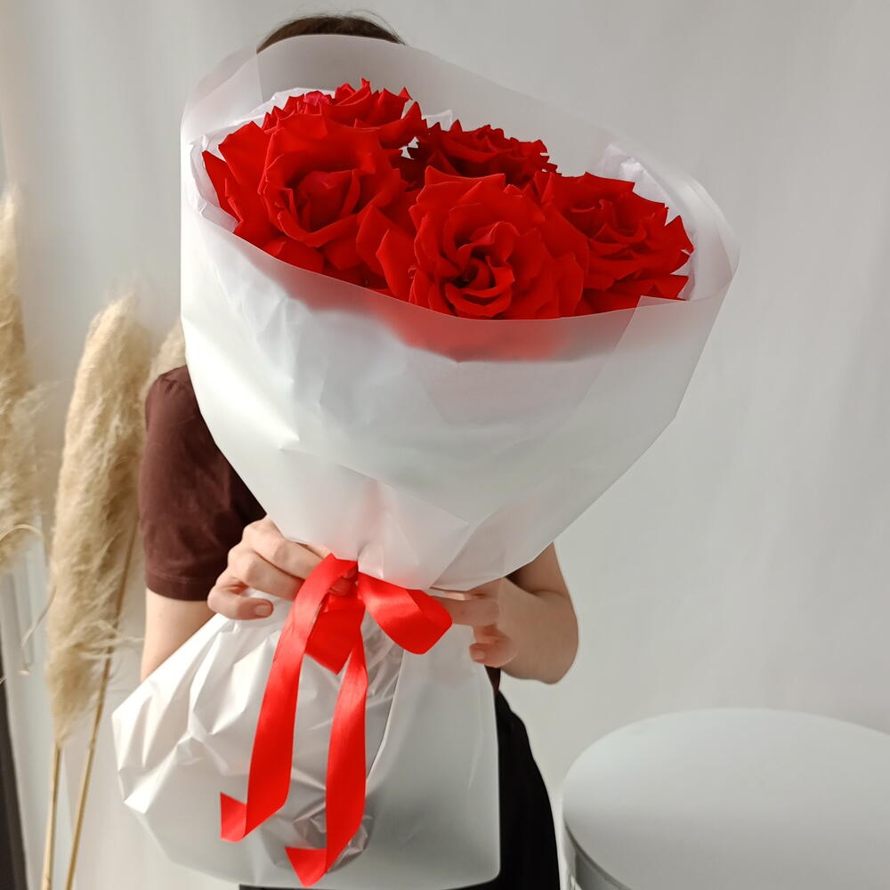Розы алые