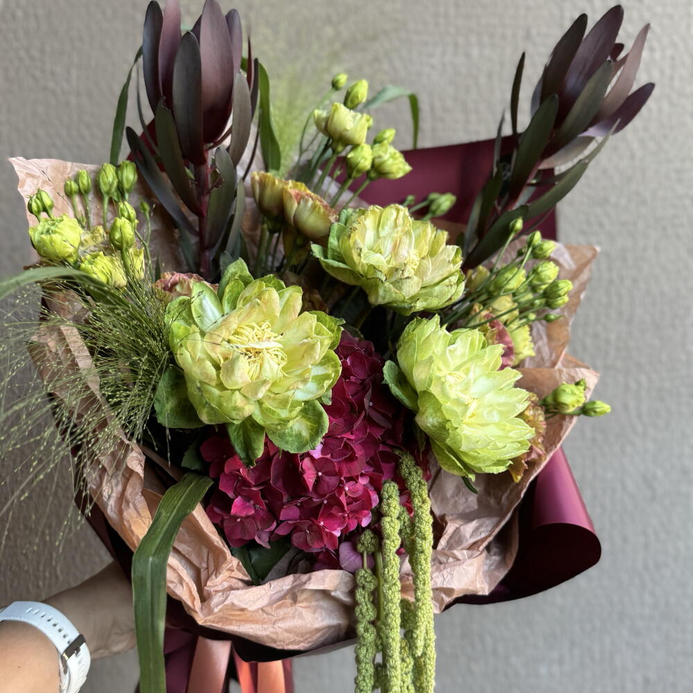 Букет с гортензией и амарантом «На вечеринку к Анне Винтур»