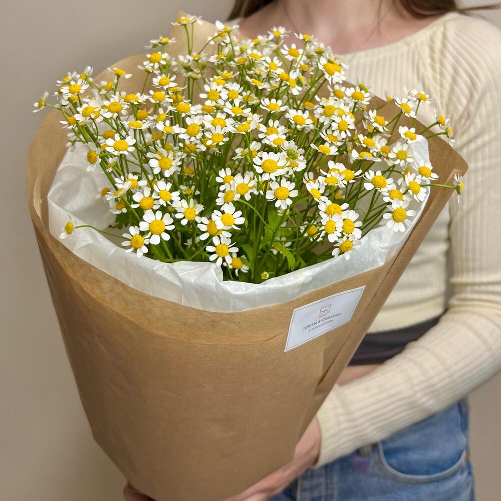 Букет ромашек в крафте