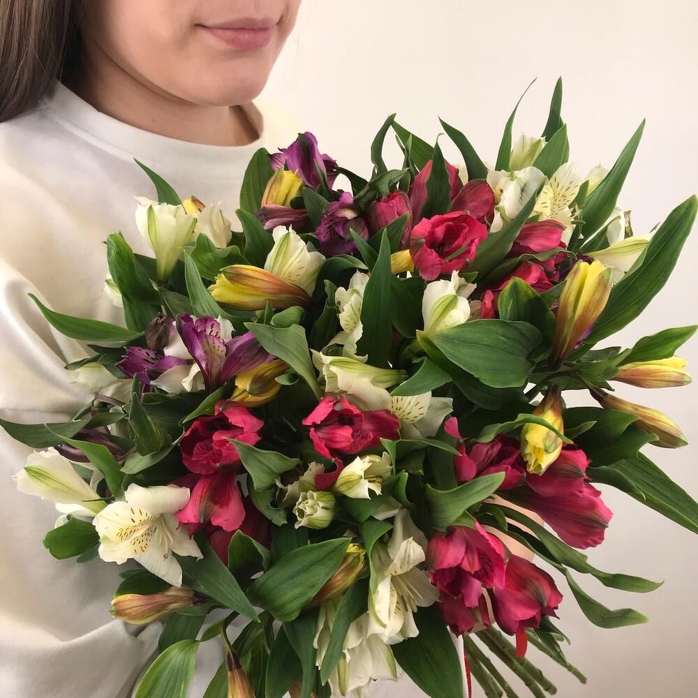 Микс из альстромерии. 🌸