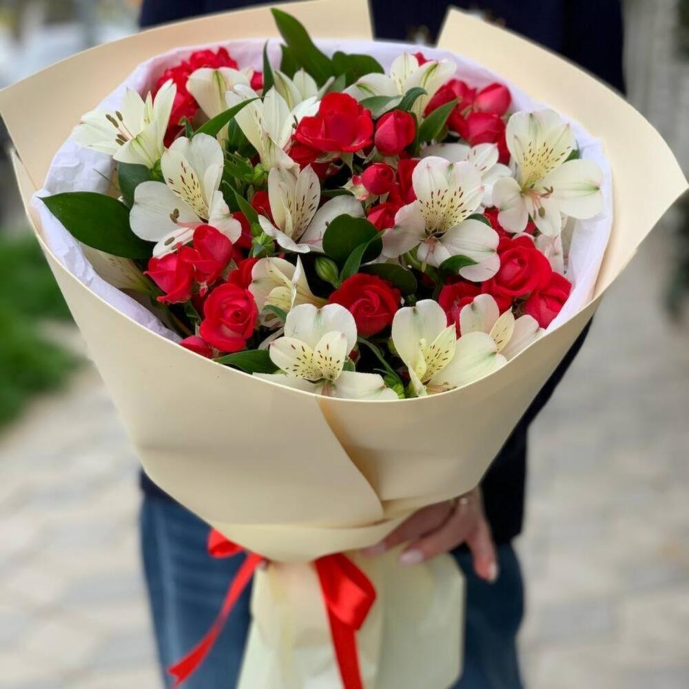 Букет из кустовых роз и альстромерий (Cherry)