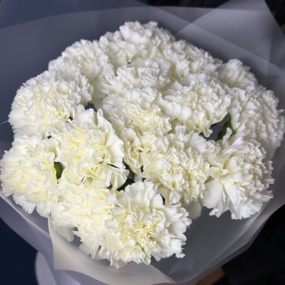 Букет из белых гвоздик