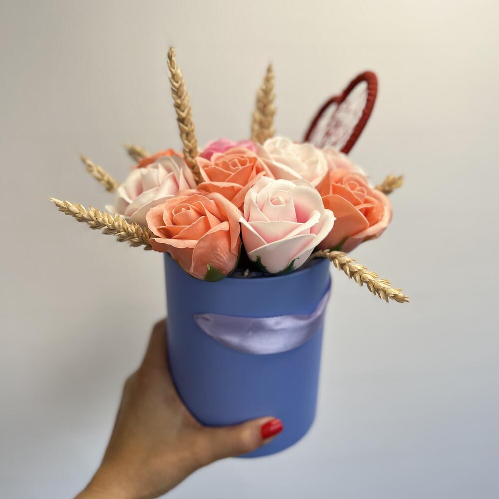 Шляпная коробка с мыльными розами «Чудо»